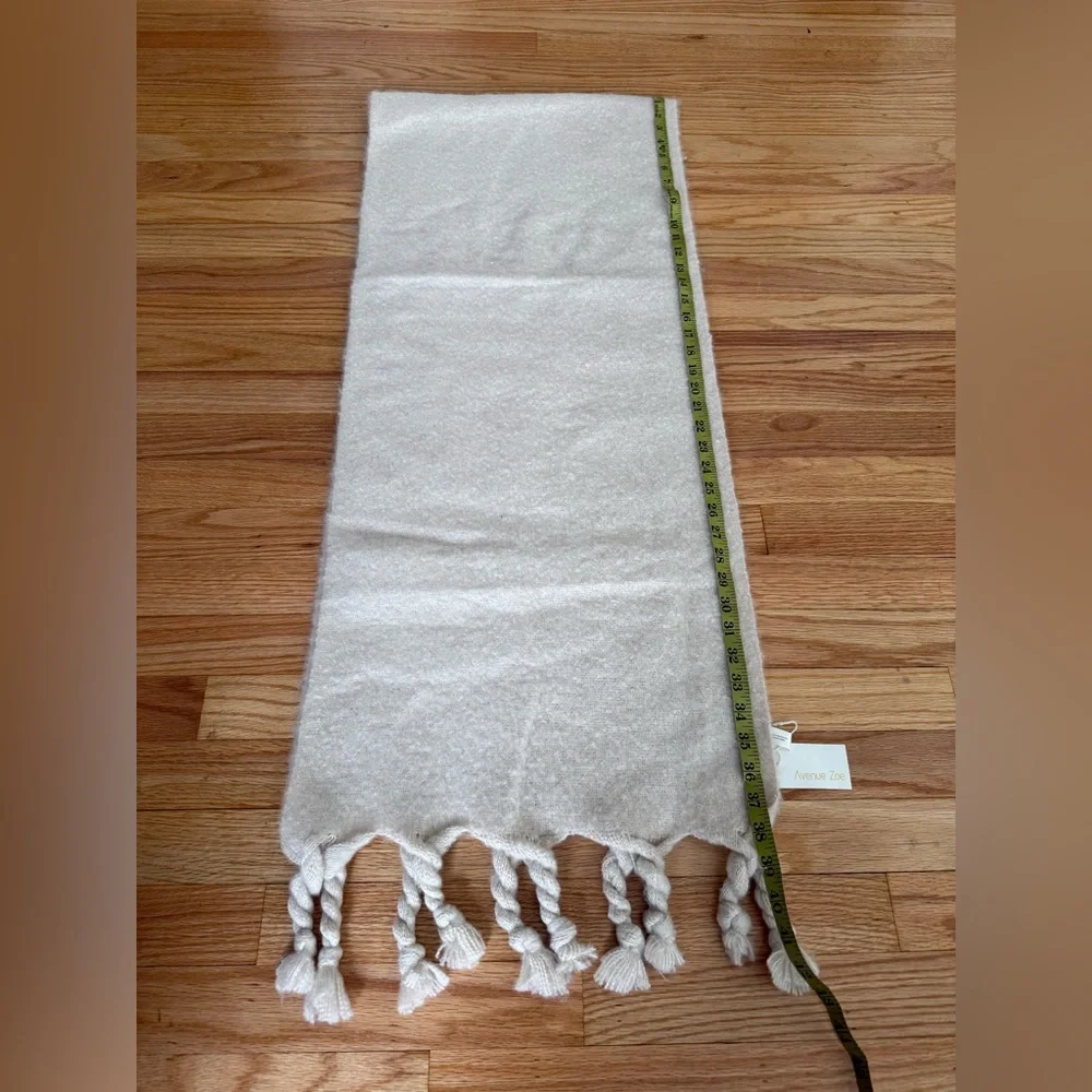 Avenue Zoe Cream Scarf NWT